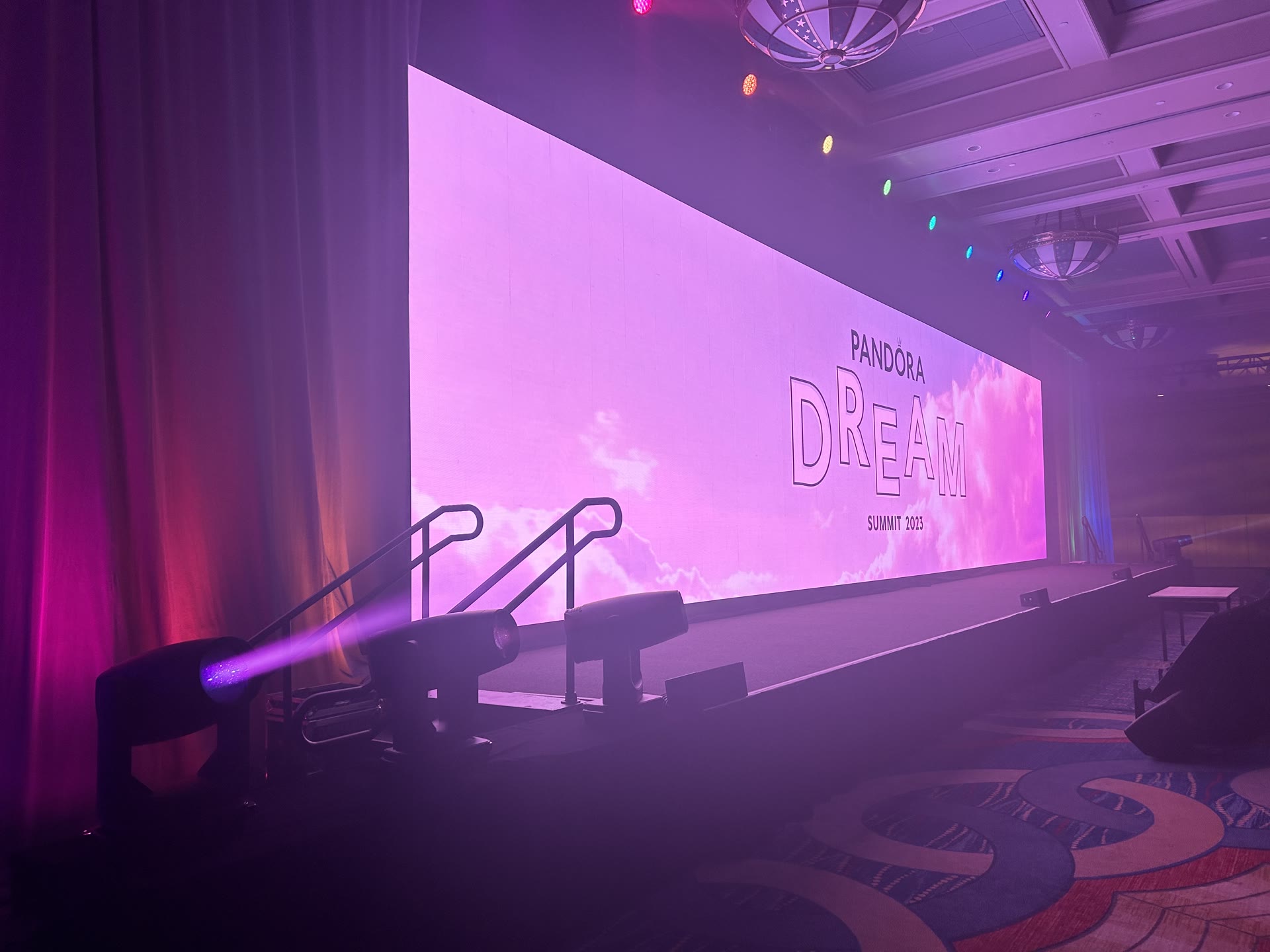 Pandora Dream Summit Stage Side View